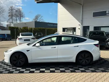 TESLA MODEL 3 HIGHLAND LR AWD   HW4   TOW PACKAGE