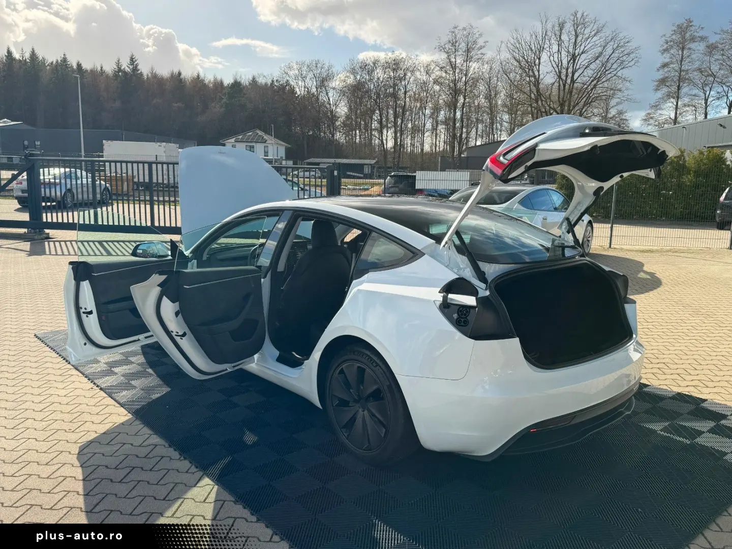 TESLA MODEL 3 HIGHLAND LR AWD   HW4   TOW PACKAGE