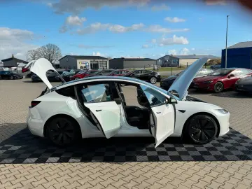 TESLA MODEL 3 HIGHLAND LR AWD   HW4   TOW PACKAGE