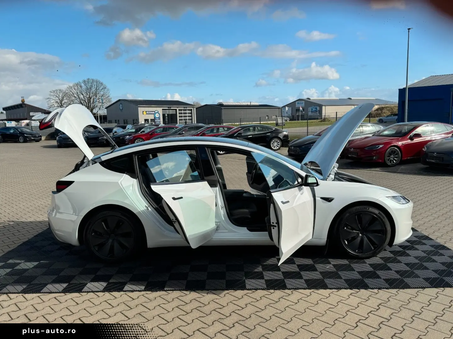 TESLA MODEL 3 HIGHLAND LR AWD   HW4   TOW PACKAGE