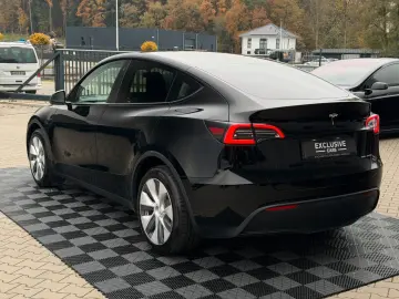 TESLA MODEL Y LONG RANGE AWD   AMD RYZEN