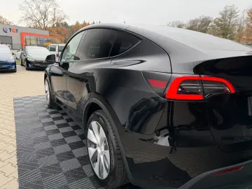 TESLA MODEL Y LONG RANGE AWD   AMD RYZEN