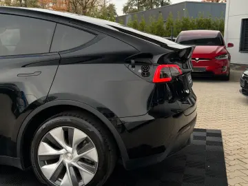 TESLA MODEL Y LONG RANGE AWD   AMD RYZEN