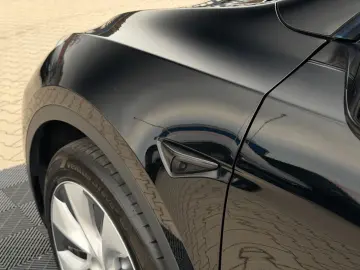 TESLA MODEL Y LONG RANGE AWD   AMD RYZEN