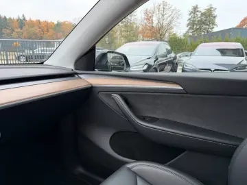 TESLA MODEL Y LONG RANGE AWD   AMD RYZEN