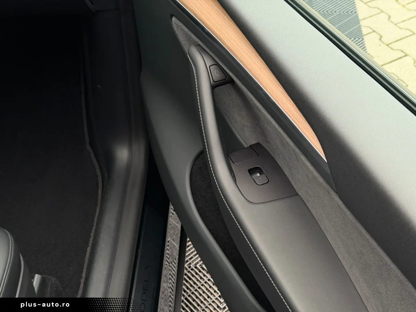 TESLA MODEL Y LONG RANGE AWD   AMD RYZEN