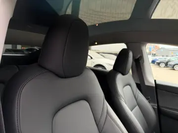 TESLA MODEL Y LONG RANGE AWD   AMD RYZEN