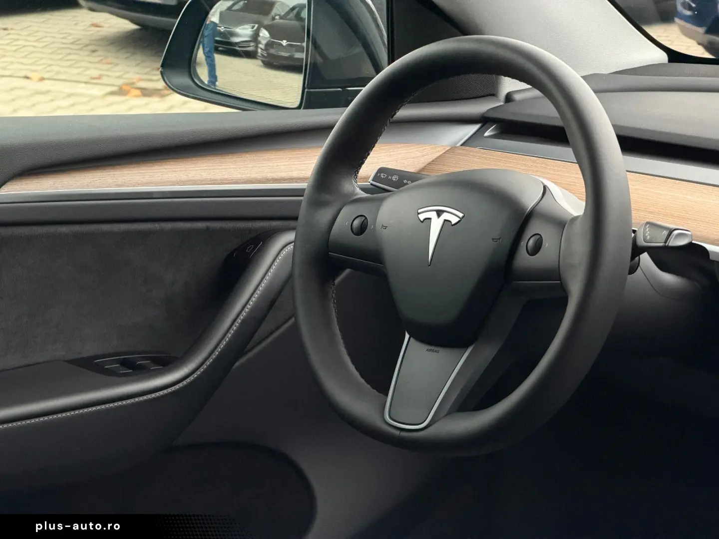 TESLA MODEL Y LONG RANGE AWD   AMD RYZEN