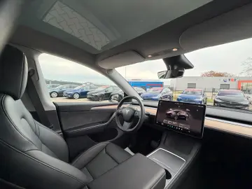 TESLA MODEL Y LONG RANGE AWD   AMD RYZEN