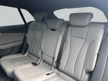 AUDI Q8 55 TFSI e quattro LED LEDER HUD 21  PRIVACY