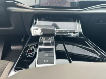 AUDI Q8 55 TFSI e quattro LED LEDER HUD 21  PRIVACY