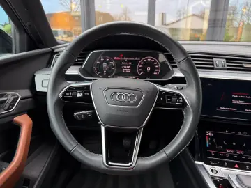 AUDI Q8 e-tron 55 Quattro S-Line - ACC   KEYLESS