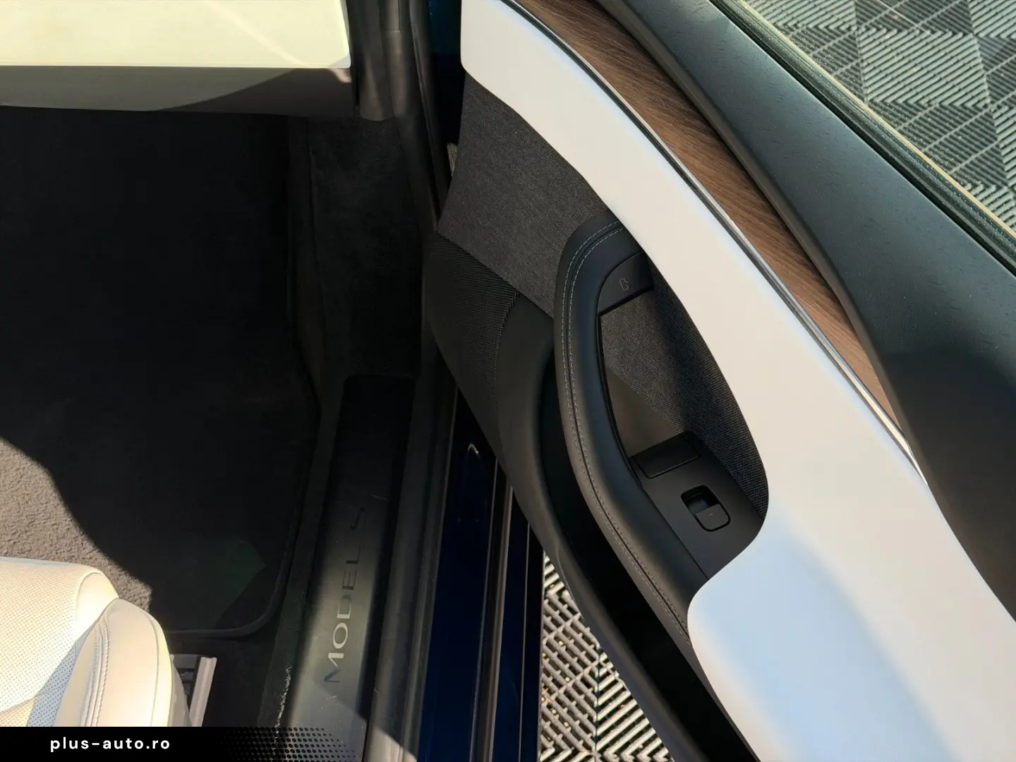 TESLA MODEL S PALLADIUM MAXIMAL RANGE   MATRIX LED