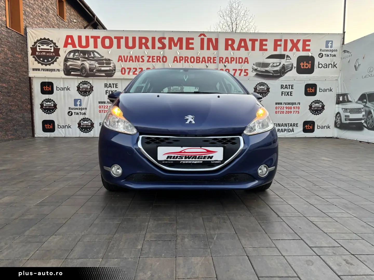 Peugeot 208 2012