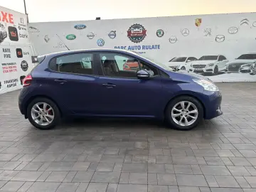 Peugeot 208 2012