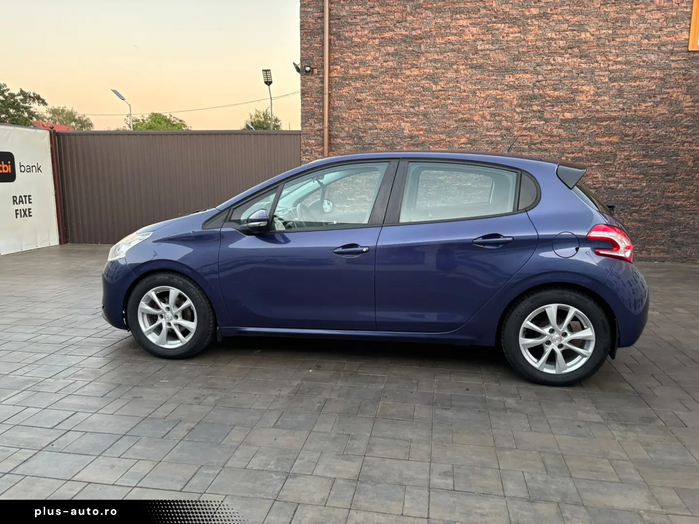 Peugeot 208 2012