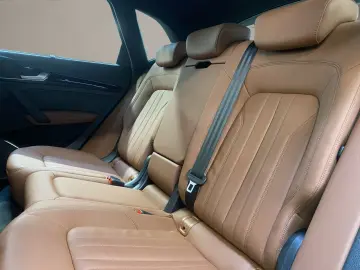 AUDI Q5 40 2.0 TDI quattro advanced AHK AUT Kam. Navi