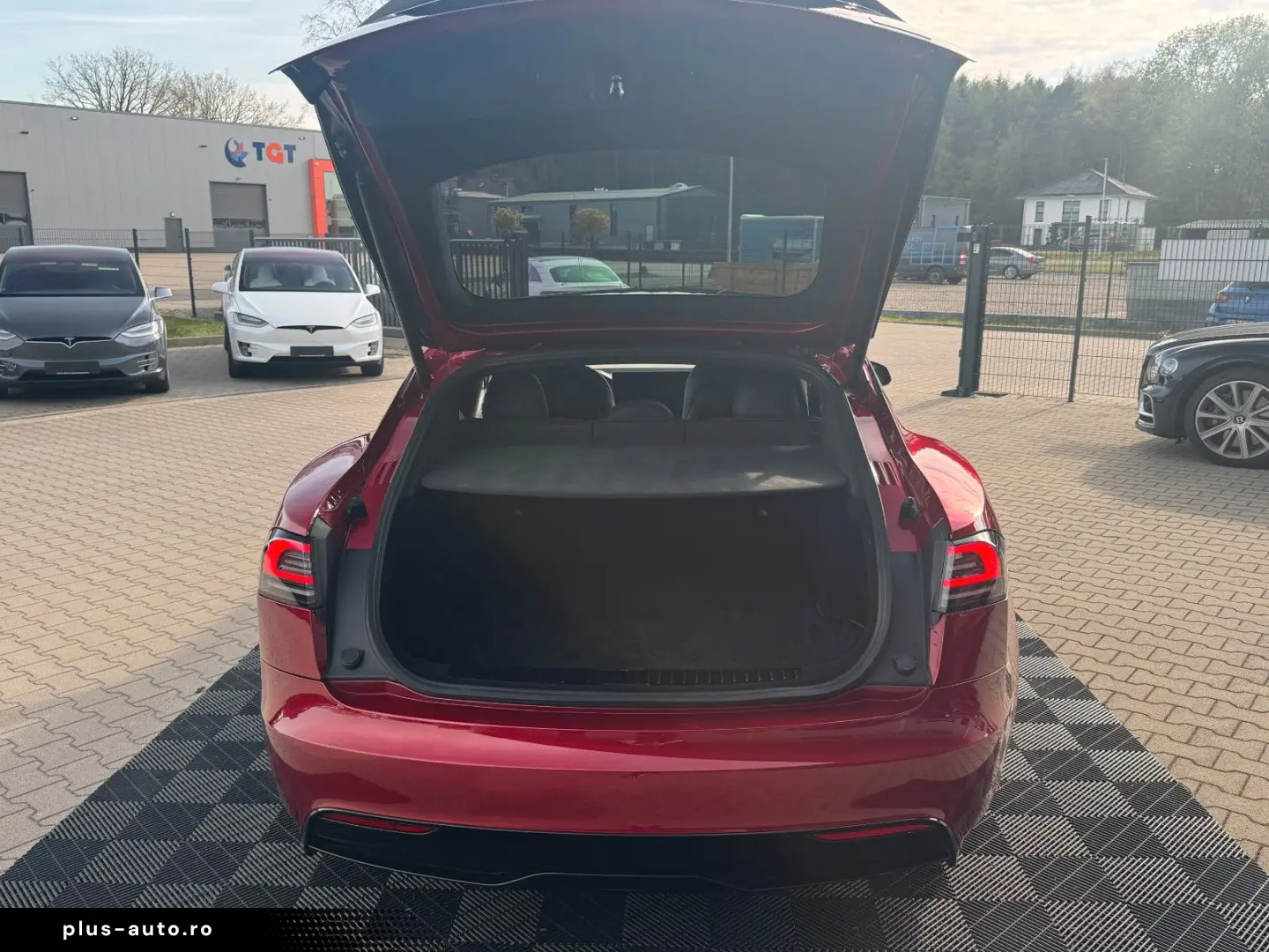 TESLA MODEL S PLAID ENHANCED AP ULTRA RED MATRIX   HW4