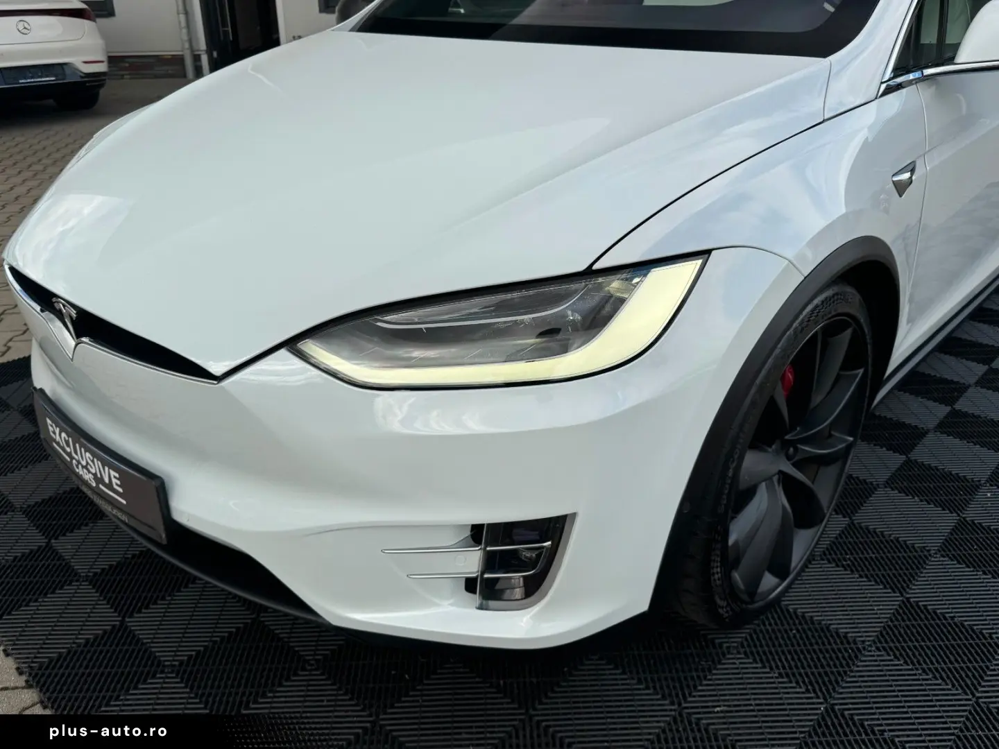 TESLA MODEL X RAVEN PERFORMANCE   6 SEATER   AP3