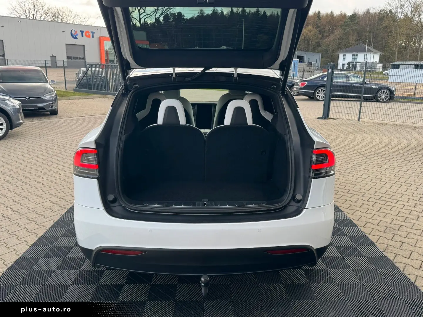 TESLA MODEL X RAVEN PERFORMANCE   6 SEATER   AP3