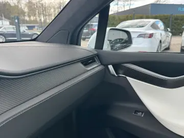 TESLA MODEL X RAVEN PERFORMANCE   6 SEATER   AP3
