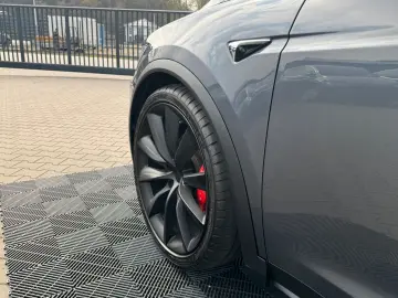 TESLA MODEL X RAVEN PERFORMANCE   6 SEATER   22 INCH