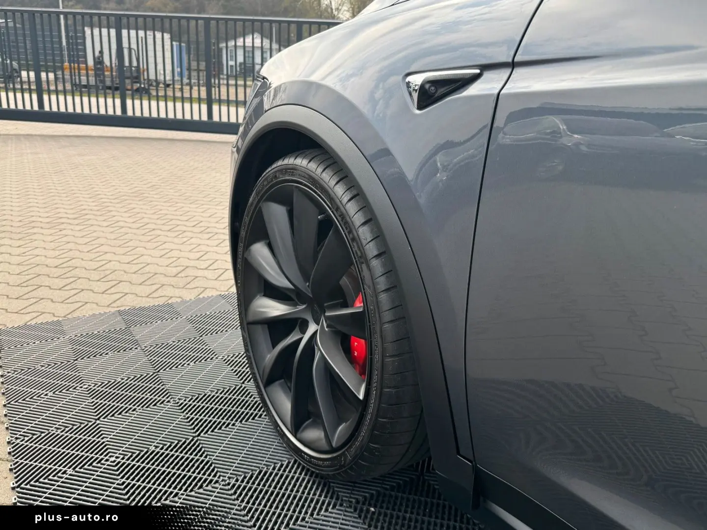 TESLA MODEL X RAVEN PERFORMANCE   6 SEATER   22 INCH