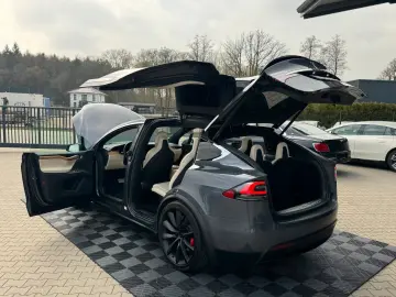 TESLA MODEL X RAVEN PERFORMANCE   6 SEATER   22 INCH