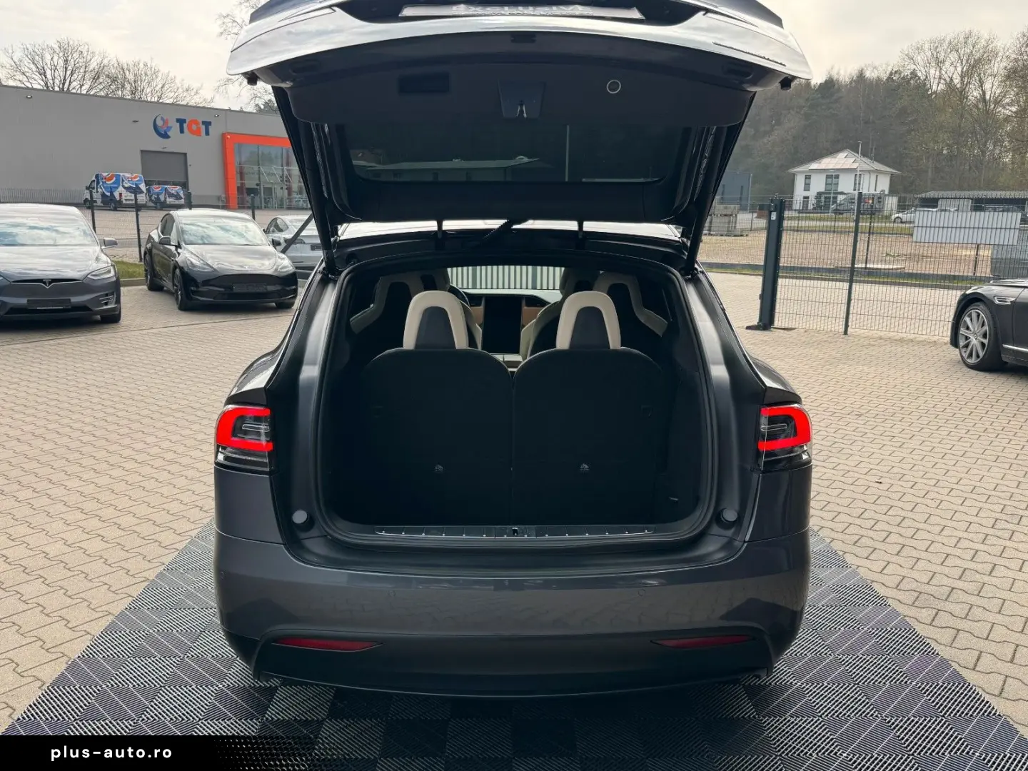 TESLA MODEL X RAVEN PERFORMANCE   6 SEATER   22 INCH