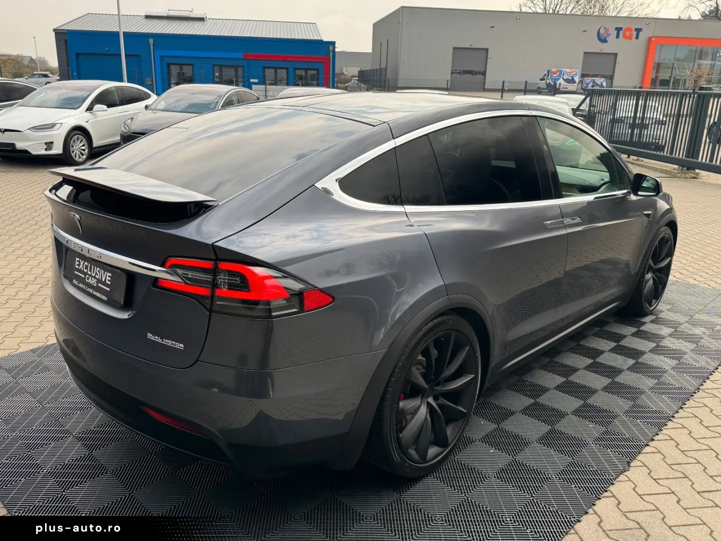 TESLA MODEL X RAVEN PERFORMANCE   6 SEATER   22 INCH