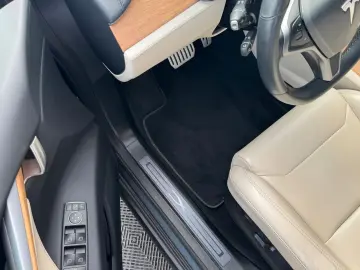 TESLA MODEL X RAVEN PERFORMANCE   6 SEATER   22 INCH