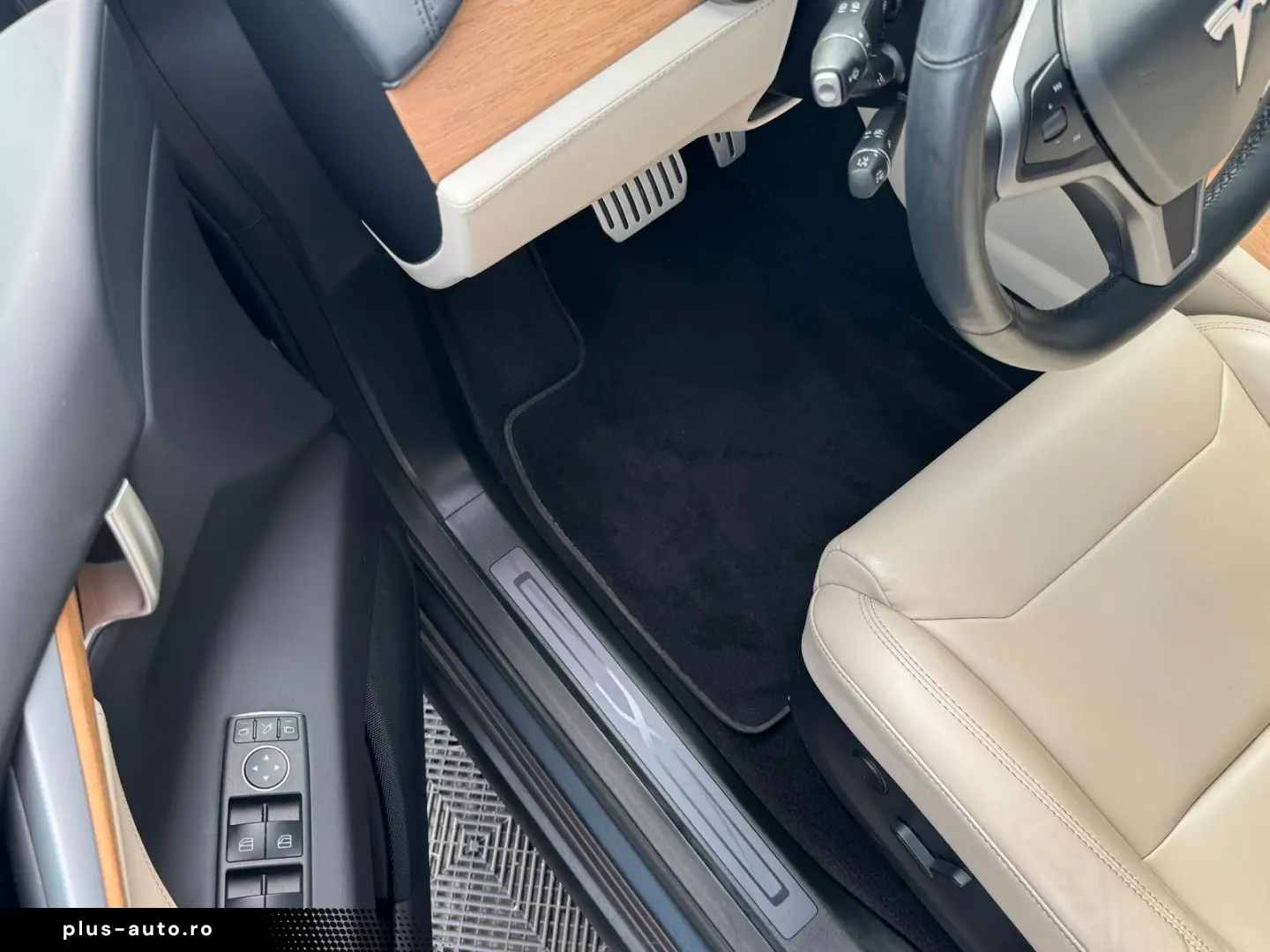 TESLA MODEL X RAVEN PERFORMANCE   6 SEATER   22 INCH