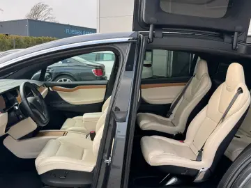 TESLA MODEL X RAVEN PERFORMANCE   6 SEATER   22 INCH