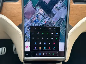 TESLA MODEL X RAVEN PERFORMANCE   6 SEATER   22 INCH