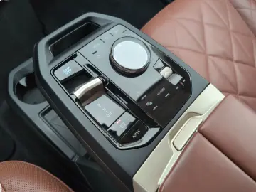 BMW iX xDrive40 Sportp. Dig.Cockpit Laser Shz. Navi