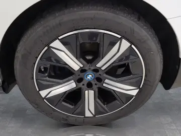 BMW iX xDrive40 Sportp. Dig.Cockpit Laser Shz. Navi