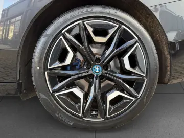BMW iX xDrive40 Sport Pano SiHz LASER Harman DrAssPr