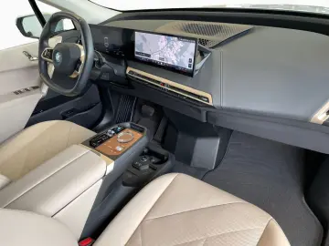 BMW iX xDrive40 Clear&Bold St&Go 360