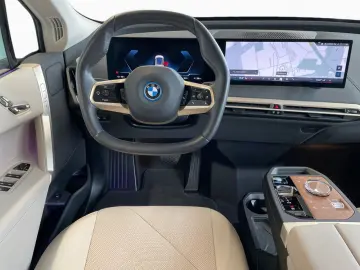 BMW iX xDrive40 Clear&Bold St&Go 360