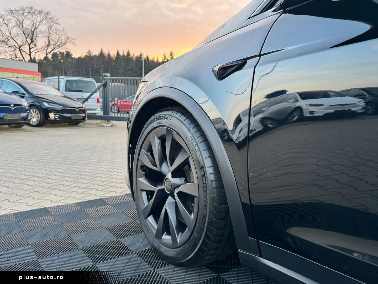 TESLA MODEL X PALLADIUM    HW 4 USS   AMD RYZEN