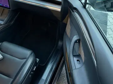 TESLA MODEL X PALLADIUM    HW 4 USS   AMD RYZEN