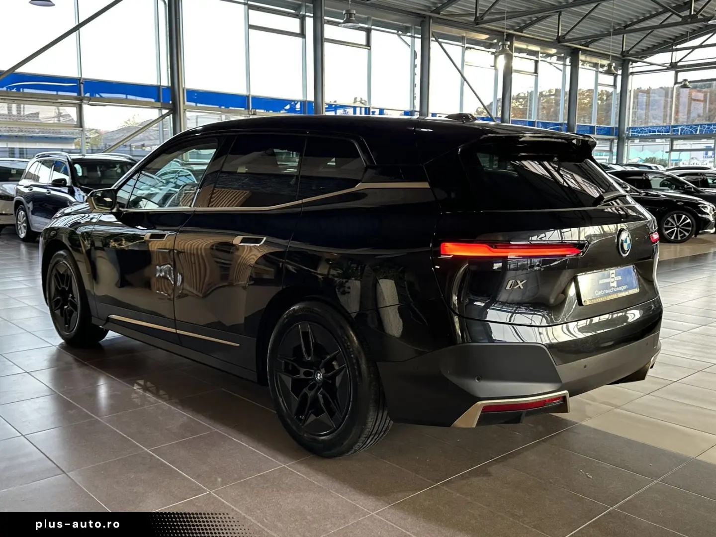 BMW iX 40 xDrive AHK LED Leder R.Cam Navi PDC SHZ