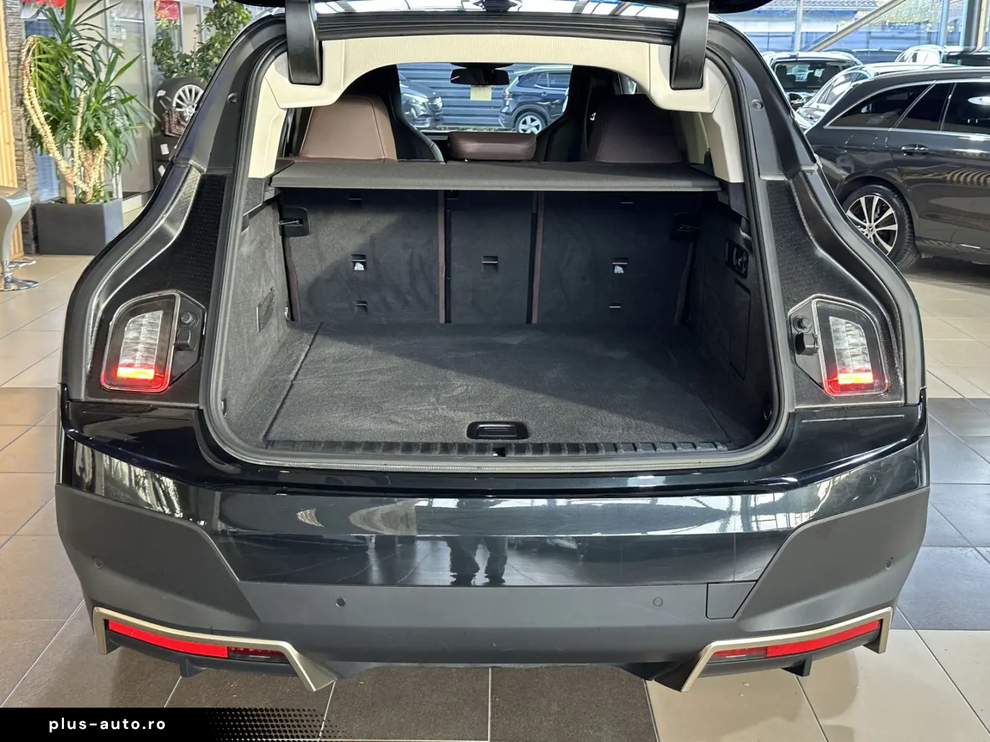 BMW iX 40 xDrive AHK LED Leder R.Cam Navi PDC SHZ