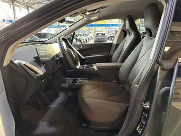 BMW iX 40 xDrive AHK LED Leder R.Cam Navi PDC SHZ