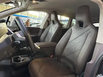 BMW iX 40 xDrive AHK LED Leder R.Cam Navi PDC SHZ