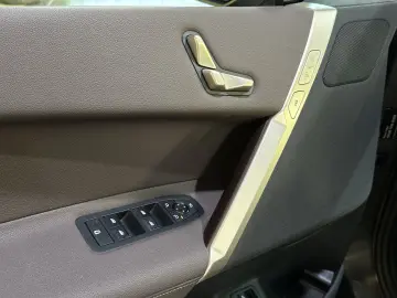 BMW iX 40 xDrive AHK LED Leder R.Cam Navi PDC SHZ