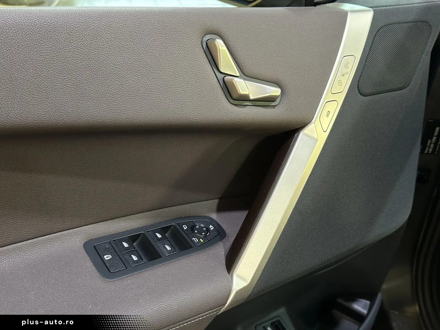 BMW iX 40 xDrive AHK LED Leder R.Cam Navi PDC SHZ