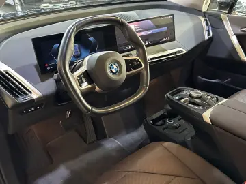 BMW iX 40 xDrive AHK LED Leder R.Cam Navi PDC SHZ