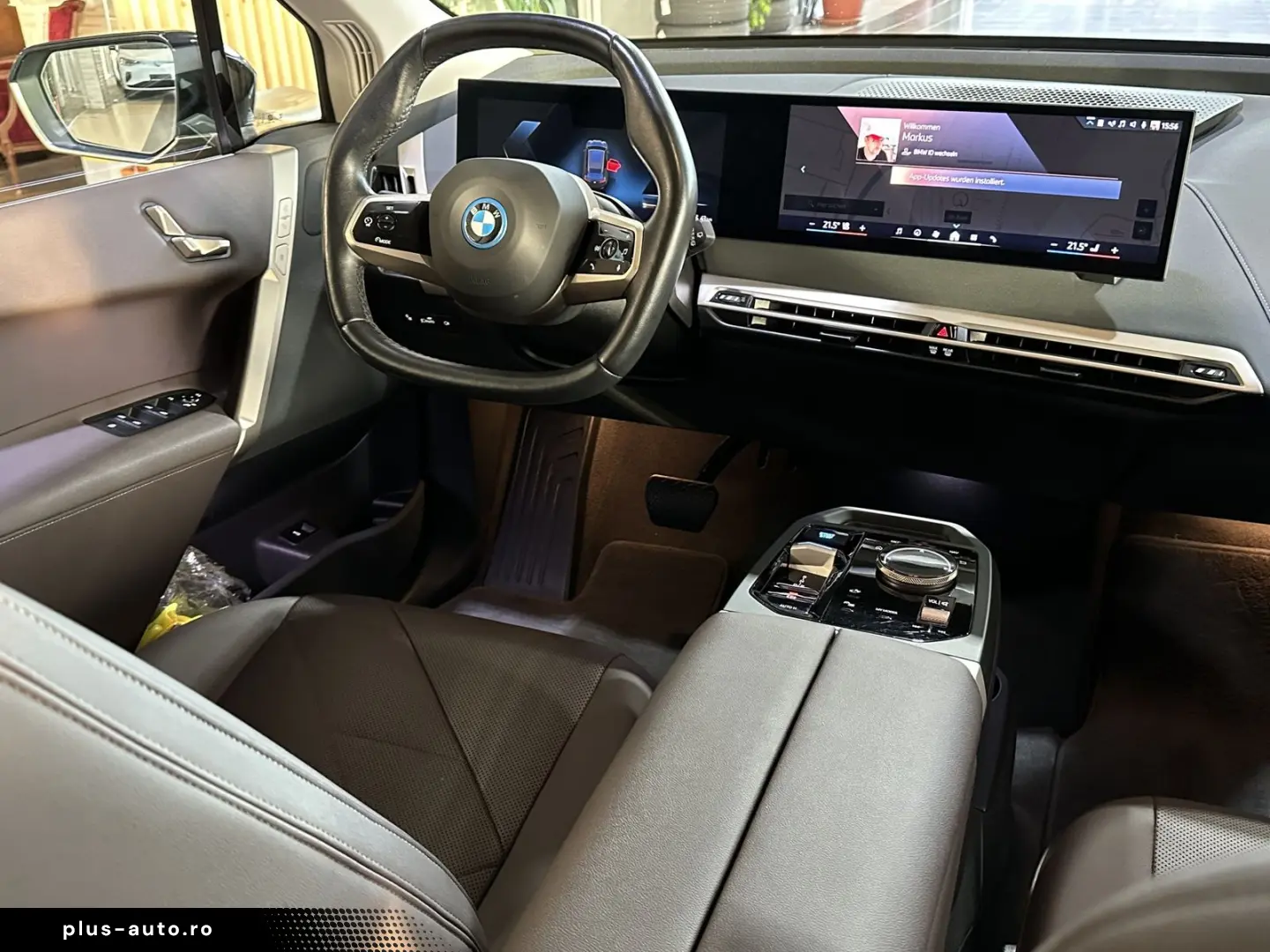 BMW iX 40 xDrive AHK LED Leder R.Cam Navi PDC SHZ