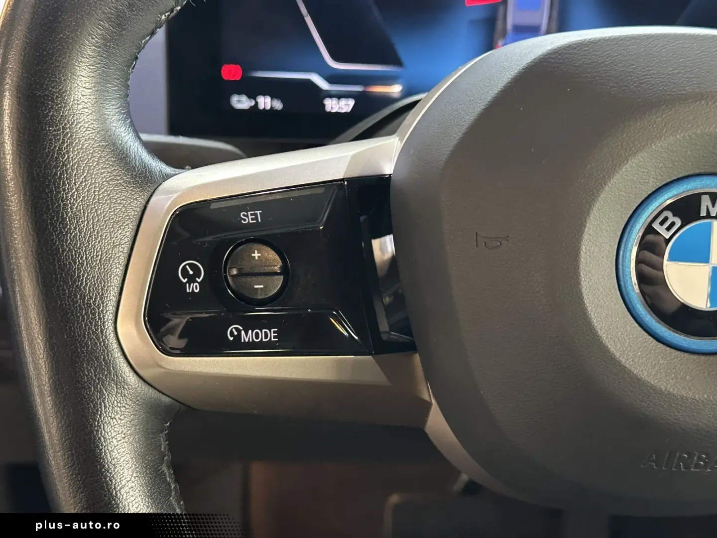 BMW iX 40 xDrive AHK LED Leder R.Cam Navi PDC SHZ